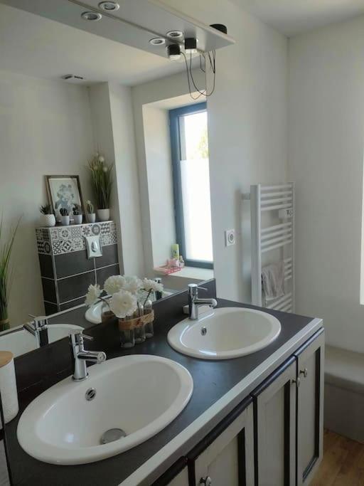 Gite La Roche Paisible Saint-Julien-de-Coppel ภายนอก รูปภาพ