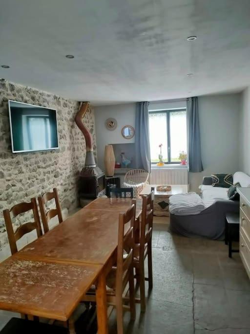 Gite La Roche Paisible Saint-Julien-de-Coppel ภายนอก รูปภาพ