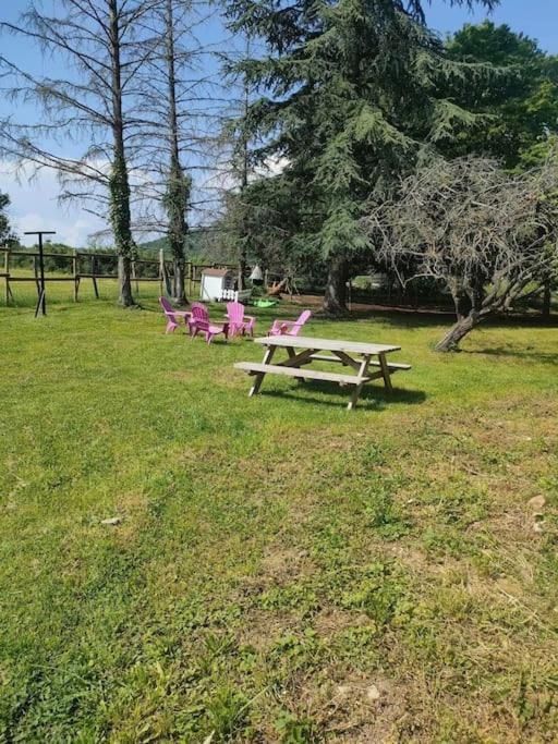 Gite La Roche Paisible Saint-Julien-de-Coppel ภายนอก รูปภาพ