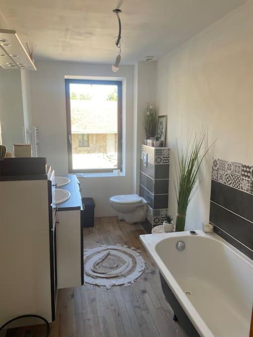 Gite La Roche Paisible Saint-Julien-de-Coppel ภายนอก รูปภาพ